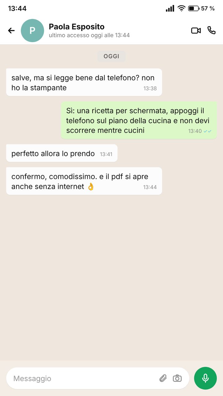 Messaggio sul telefono in cucina